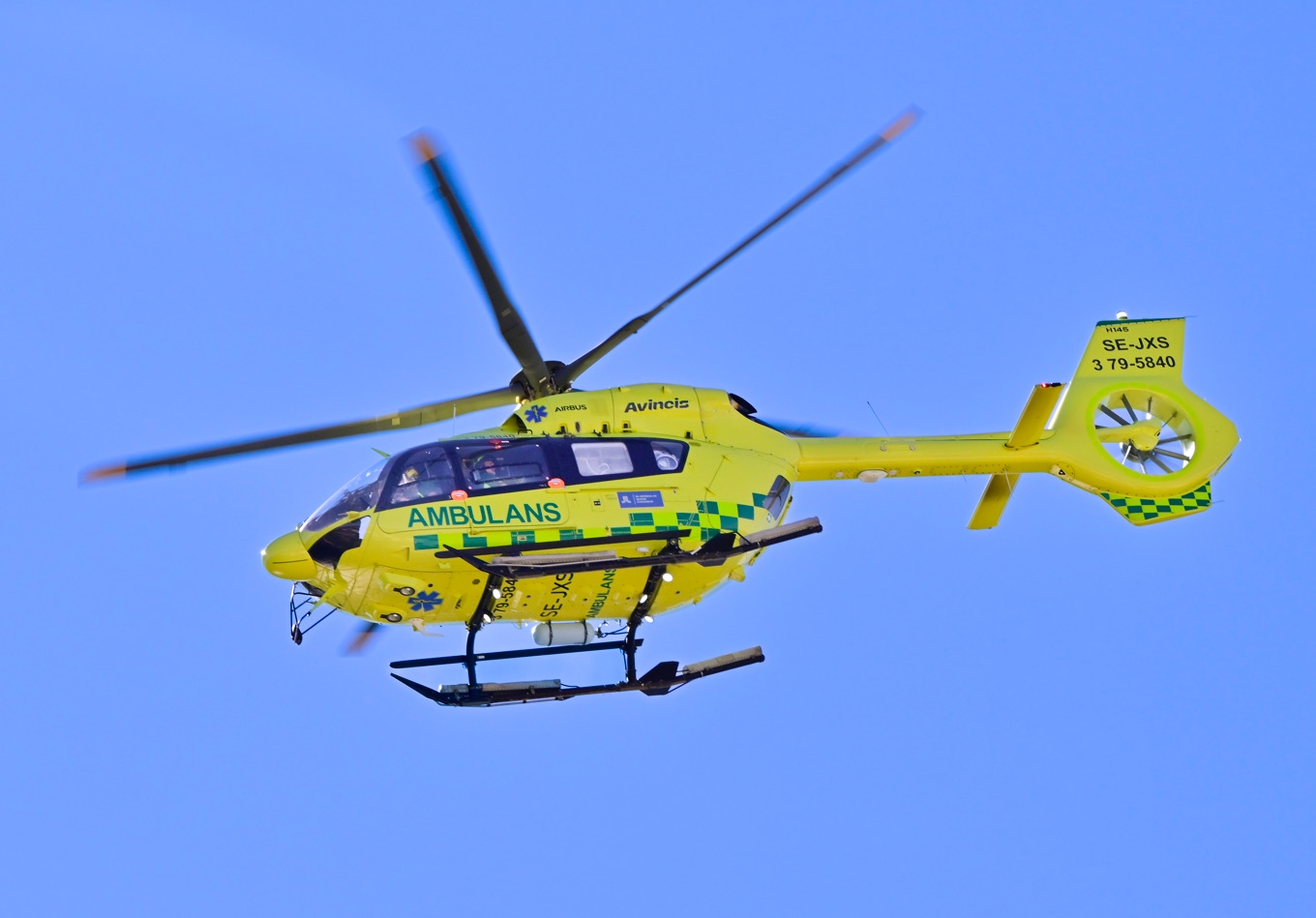 Ambulanshelikopter tillkallades efter olyckan. Arkivbild. Foto: Jonas Ekströmer/TT