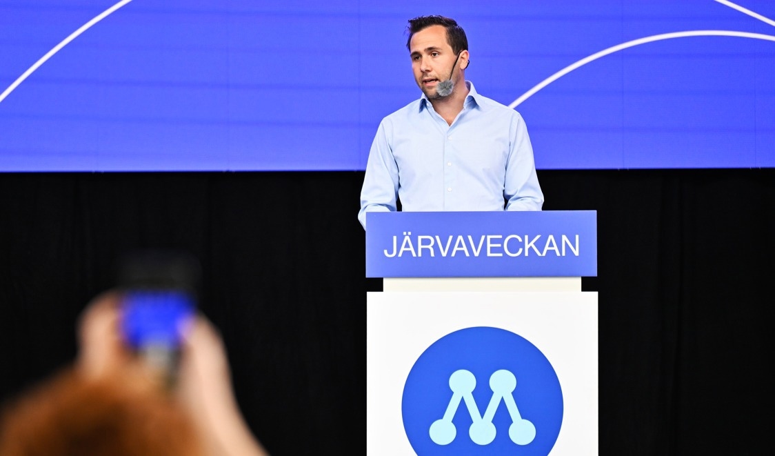 Bistånds- och utrikeshandelsminister Benjamin Dousa (M) under Järvaveckan. Foto: Pontus Lundahl/TT