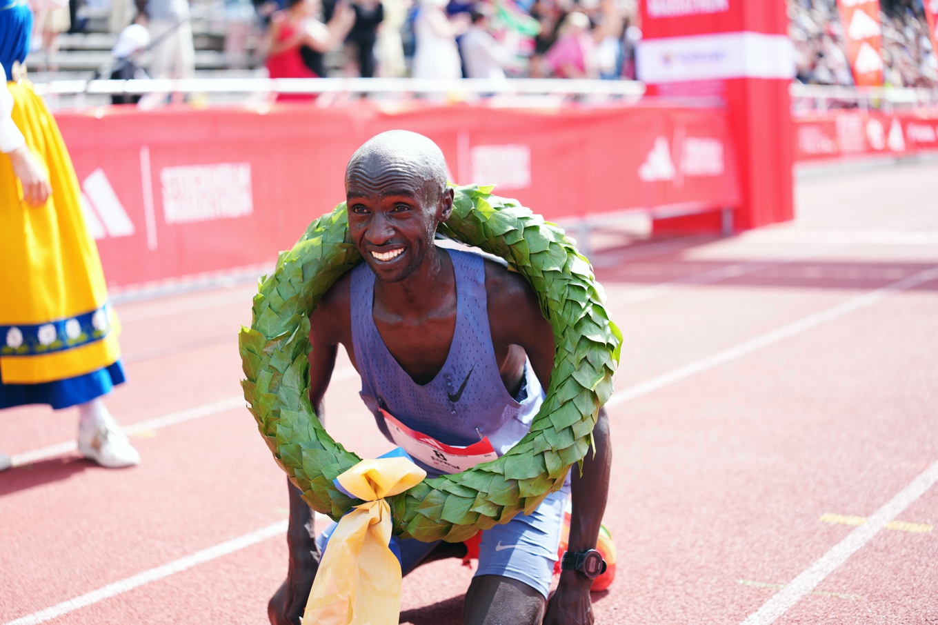 Edwin Kiptoo från Kenya vinner Stockholms maraton på lördagen. Foto: Magnus Lejhall/TT