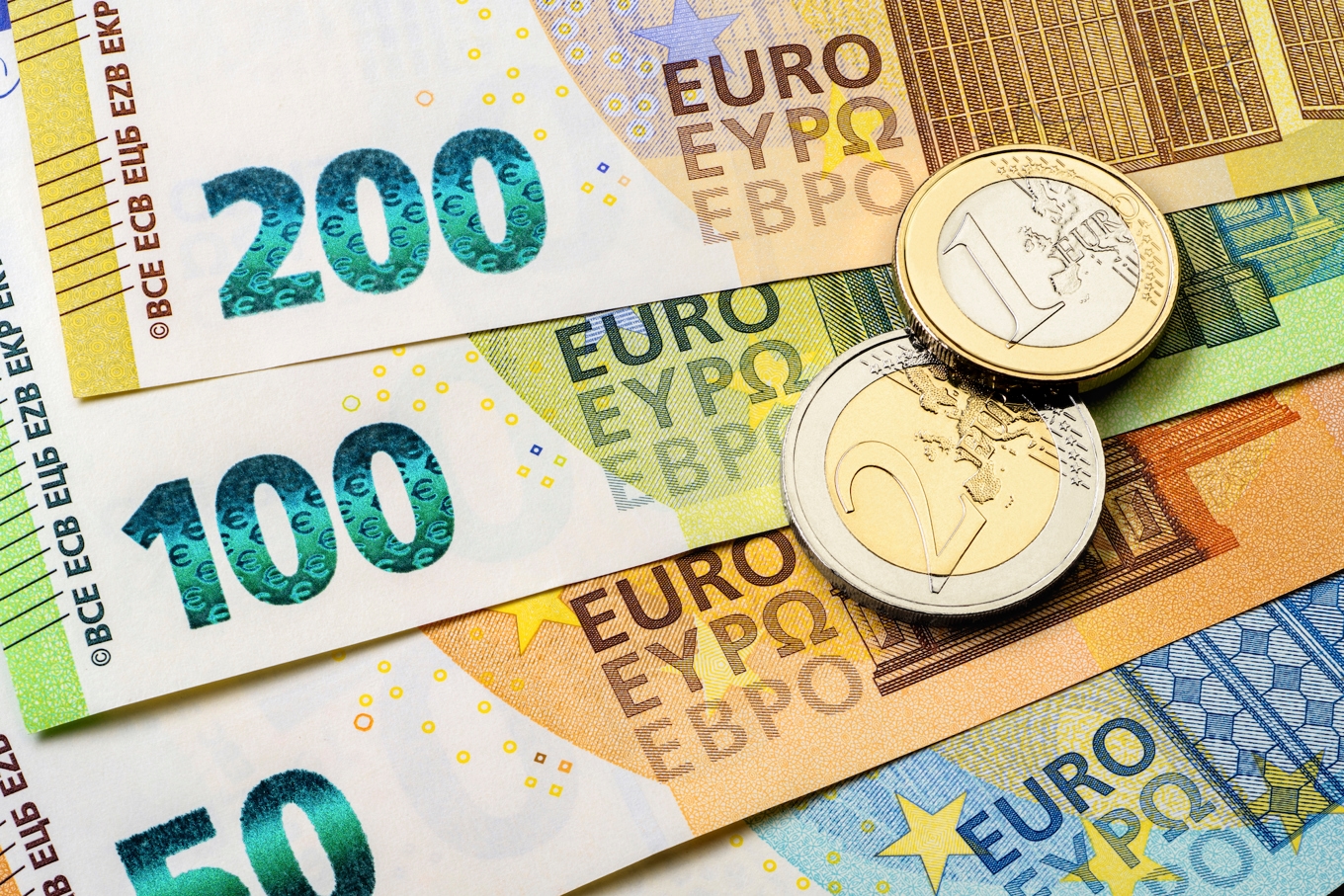 För de traditionella eurovänliga rösterna i Sverige är ett svenskt medlemskap i euron en viktig del i vitaliseringen av Europa, skriver Per Lindvall.
Foto: Andrei Kuznik/ Shutterstock