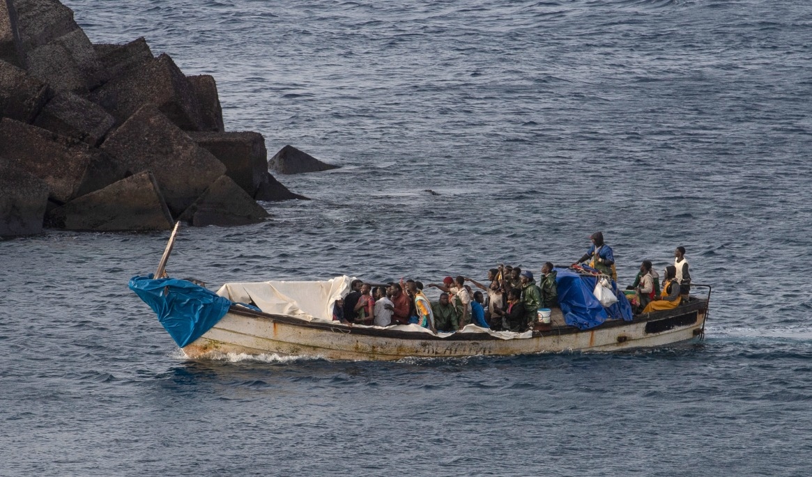 Många migranter tar sig till Spanien med hjälp av människosmugglarligor. Foto: Antonio Sempere/AFP via Getty Images.