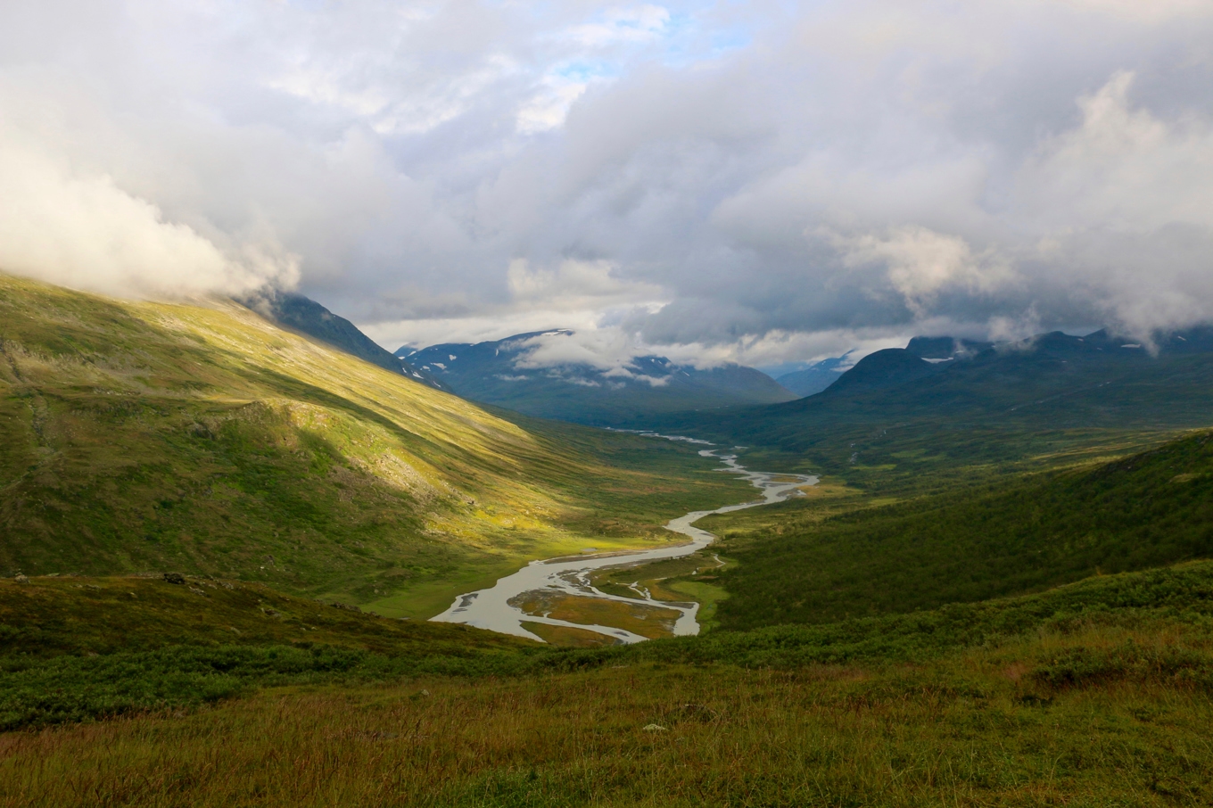 Den mäktiga Rapadalen i Sareks nationalpark. Foto: Mickaël Delcey/Wikimedia Commons