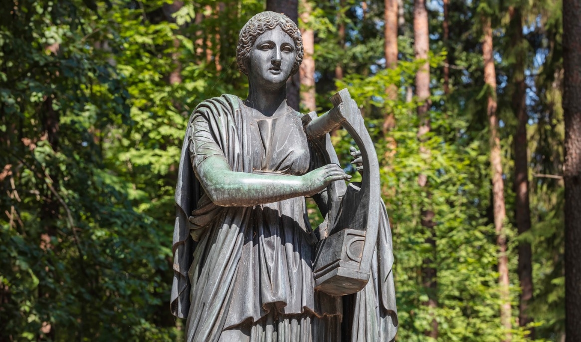Ett konstverk är ett ting, men också något helt annat. En staty föreställande lyrikens musa Erato.
Foto: Elena Nechiporenko/Shutterstock