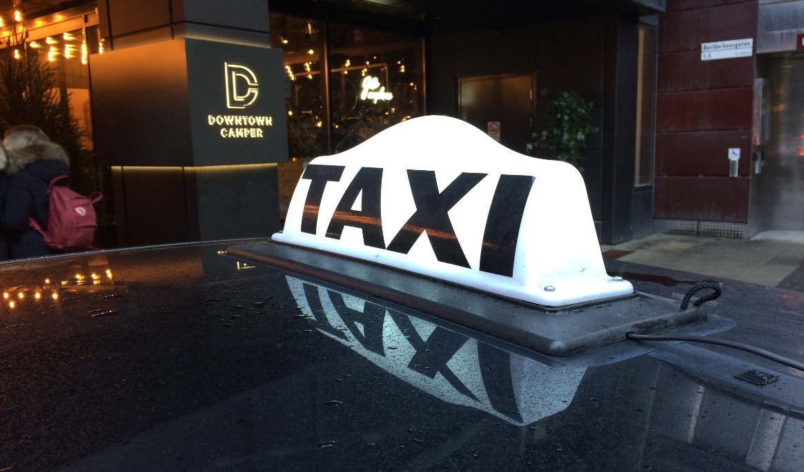 Vissa taxibolag är oseriösa och använder sig av aggressiv försäljning och vilseledande uppgifter. Foto: Tony Lingefors
