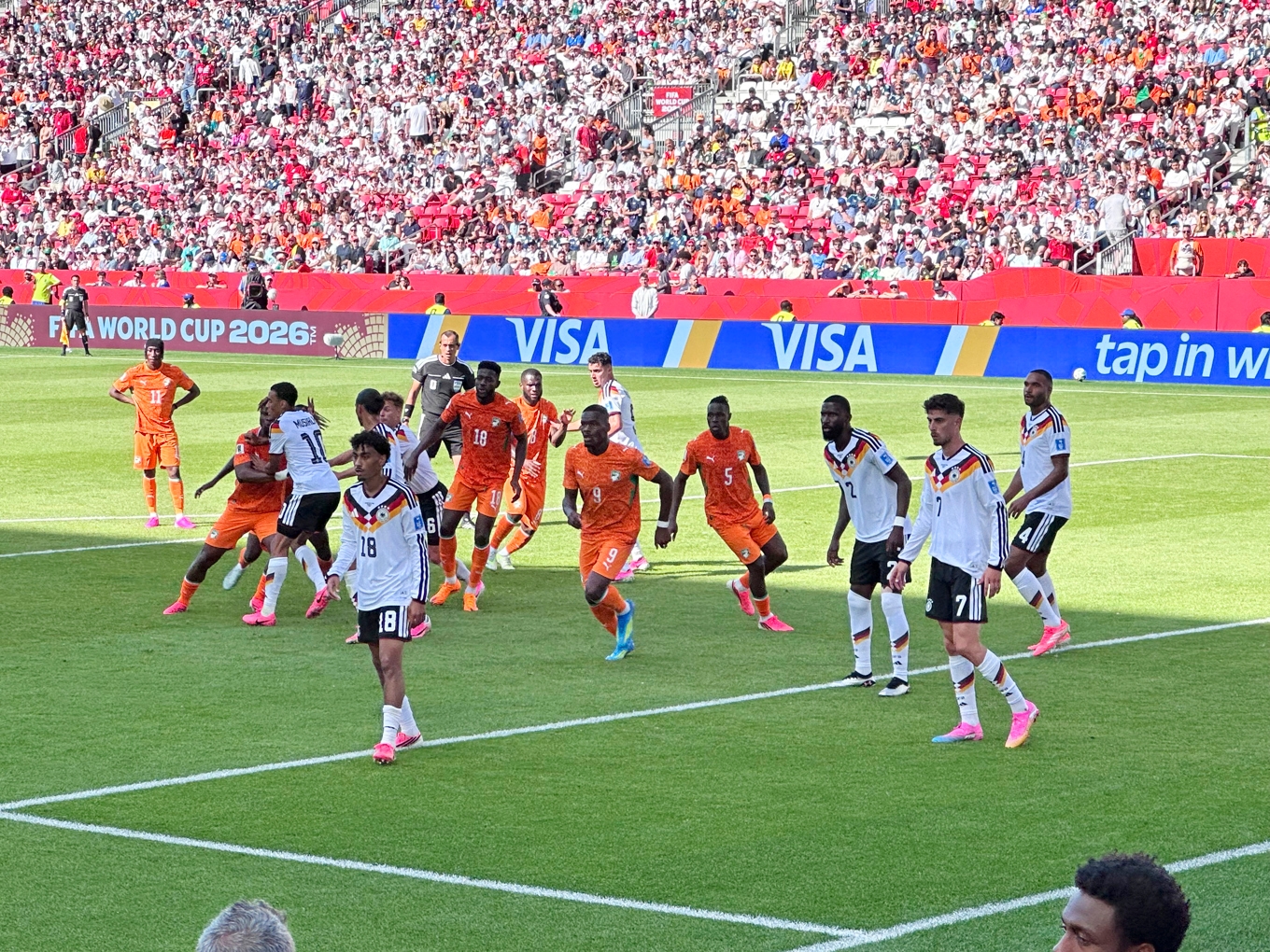 Matchen mellan Tyskland och Elfenbenskusten i det pågående fotbolls-VM. Foto: IDontHaveSkype/Wikimedia Commons