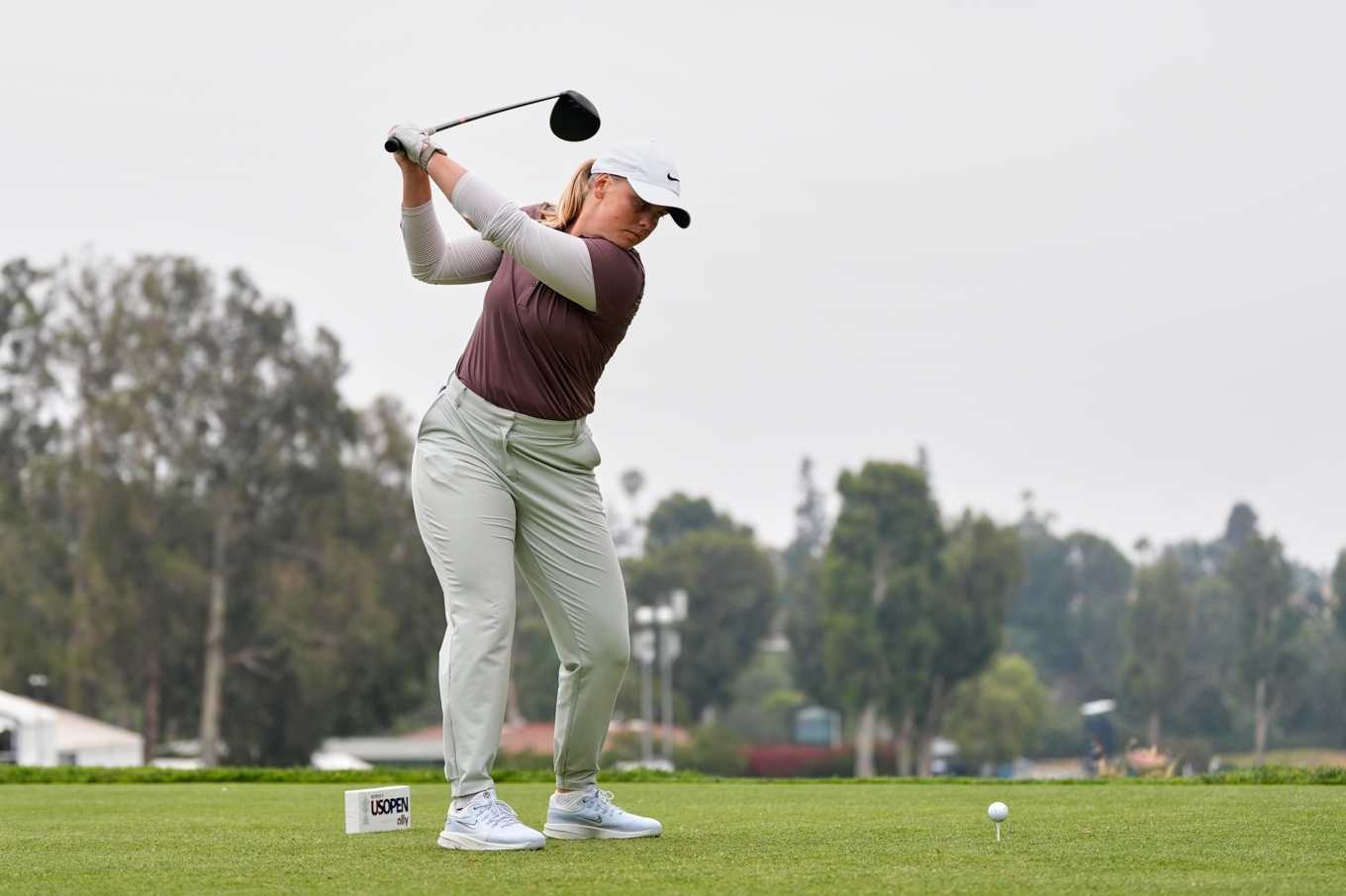 Maja Stark slår ut på tredje hålet under US Open. Foto: Ashley Landis/AP/TT