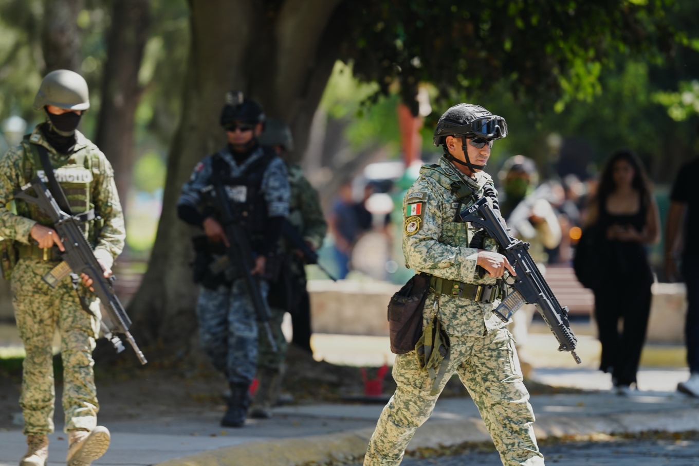 Mexikanska armésoldater patrullerar i Guadalajara efter våldsamheter. Arkivbild. Foto: Refugio Ruiz/AP/TT