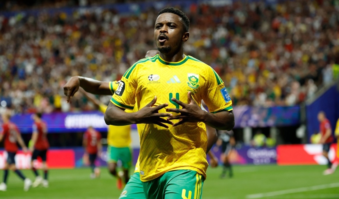 Teboho Mokoena sköt Sydafrikas 1–1 på straff. Foto: Erik S. Lesser/AP/TT