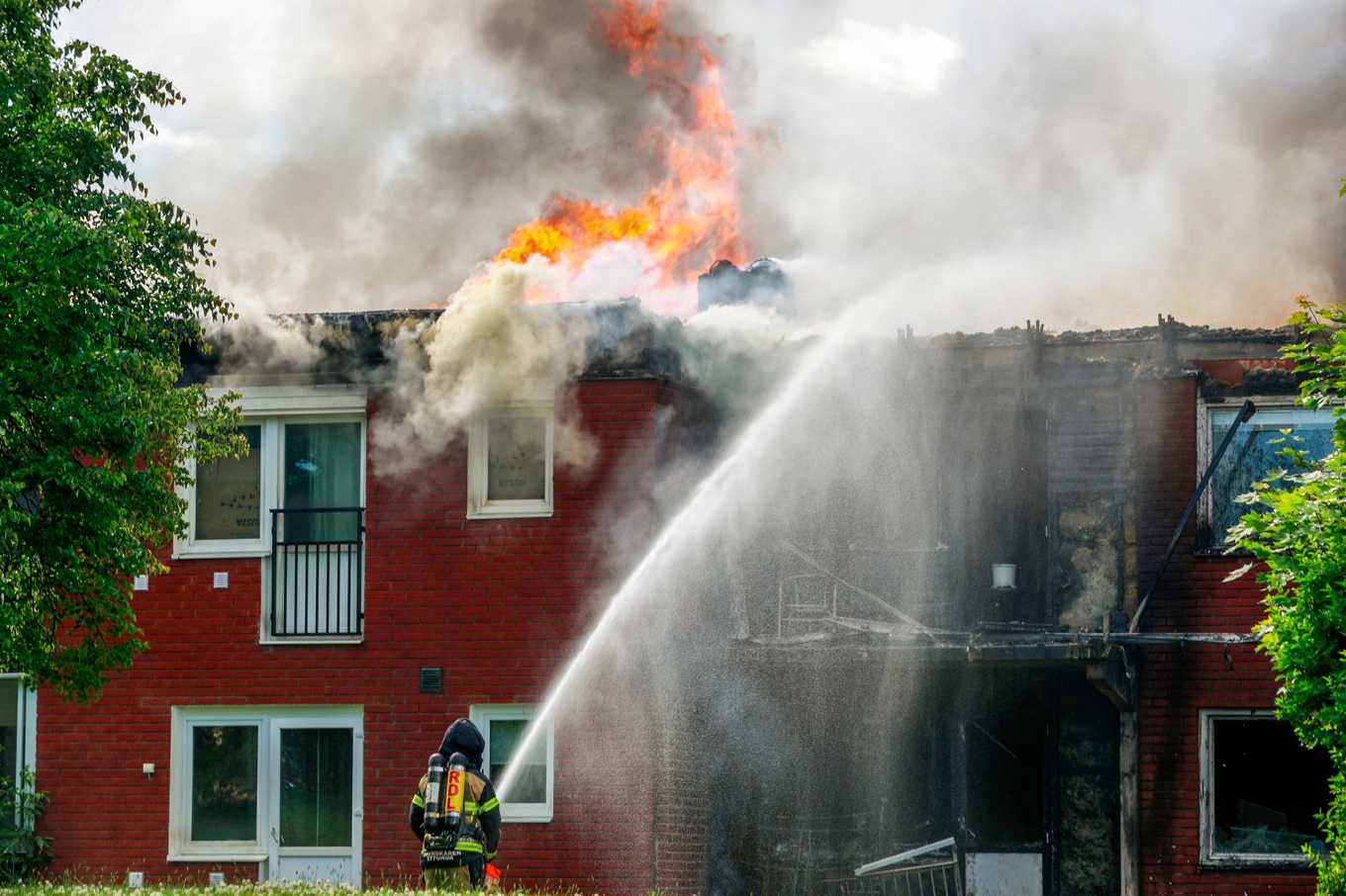 På midsommarafton bröt en brand ut i ett flerfamiljshus i Märsta. Foto: Magnus Grimstedt/TT