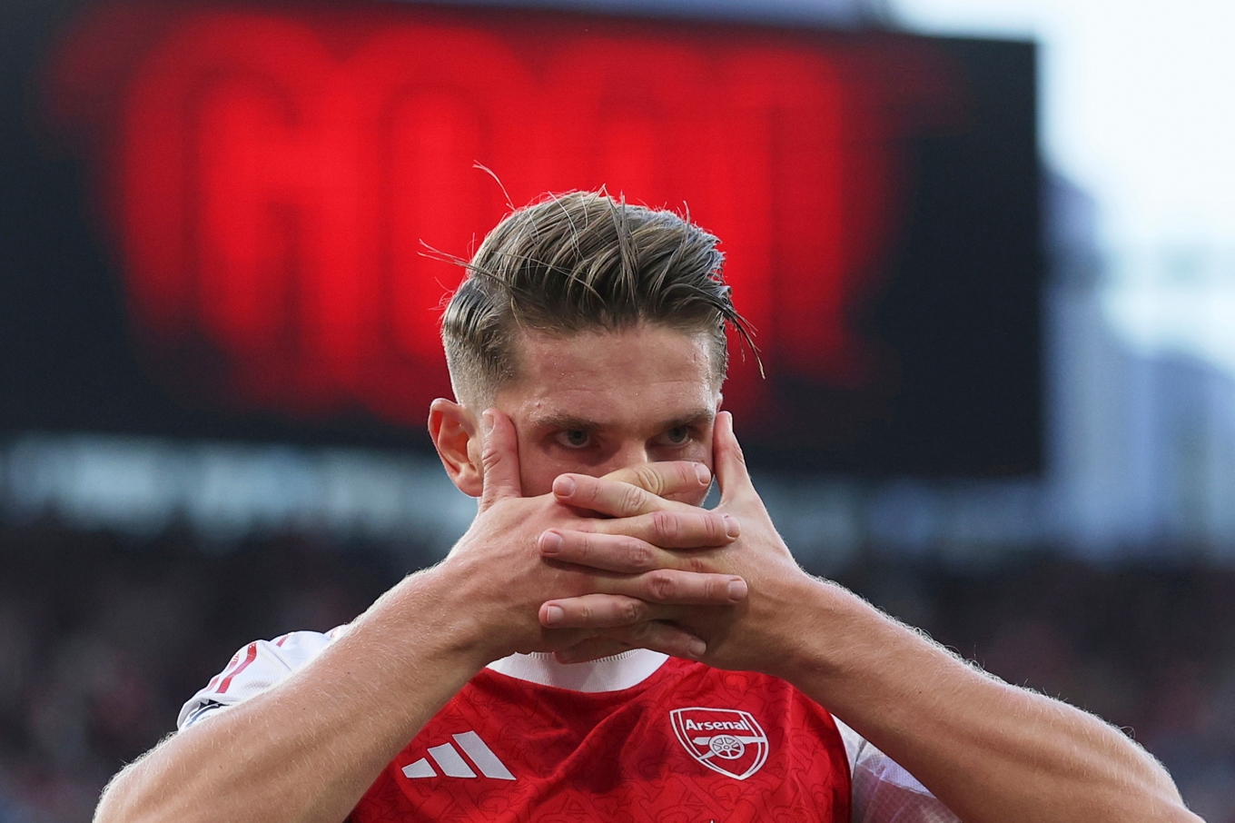 Den svenske anfallsstjärnan Viktor Gyökeres firar ett mål i Arsenal-tröjan. Arkivbild. Foto: Ian Walton/AP/TT