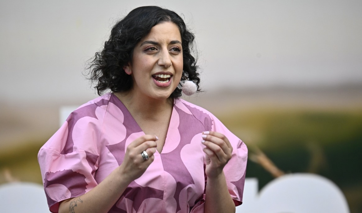 Liberalernas partiledare Simona Mohamsson håller tal i Almedalen. Foto: Anders Wiklund/TT