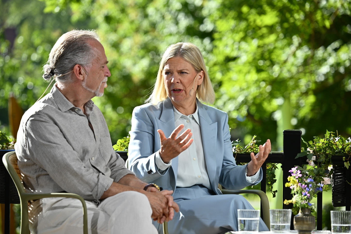 Miljöpartiets språkrör Daniel Helldén (MP) och Socialdemokraternas partiledare Magdalena Andersson (S) i Almedalen. Foto: Anders Wiklund/TT