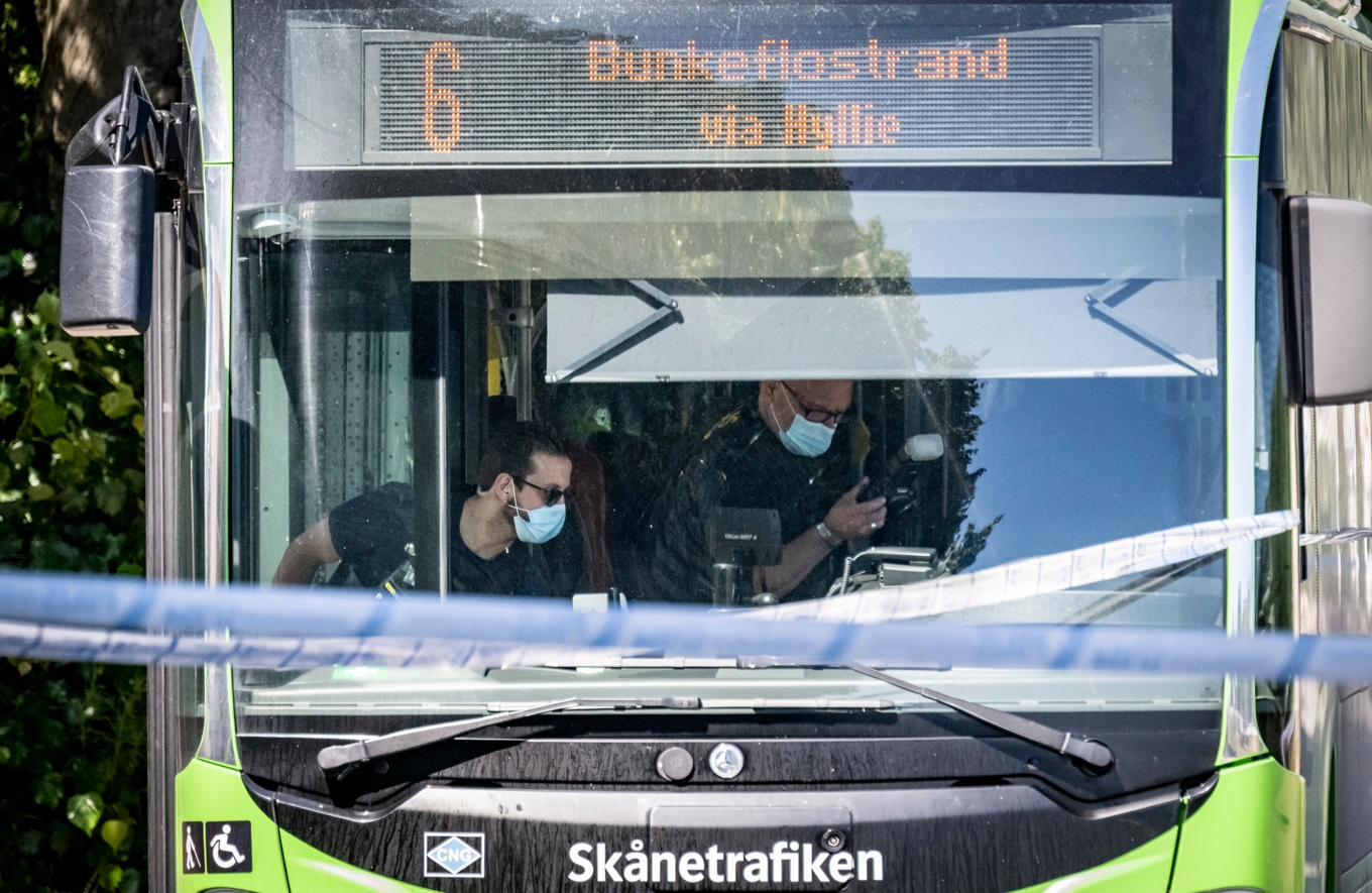 Polis och kriminaltekniker på plats efter händelsen i Malmö i tisdags. Foto: Johan Nilsson/TT