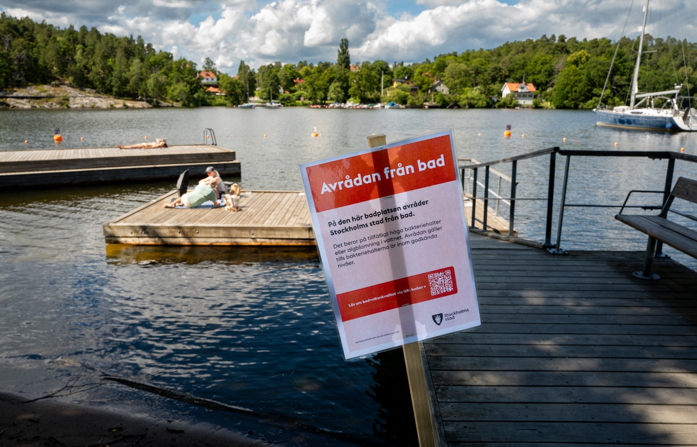 Avrådan från bad vid Oxhålsbadet på Stora Essingen i Stockholm. Bild från slutet av juni. Foto: Pär Bäckström/TT