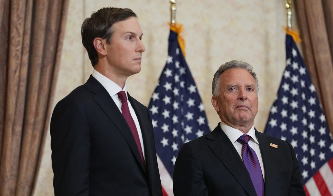 Vita huset-sändebuden Jared Kushner och Steve Witkoff under ett tidigare Iransamtal i april, då i Pakistans huvudstad Islamabad. Foto: Jacquelyn Martin/AP/TT
