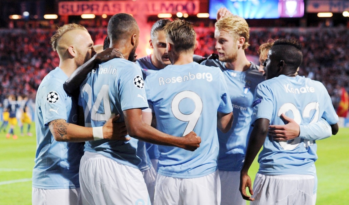 ”Hur kan man hetsa upp sig över 22 snubbar i kortbyxor som springer runt på en gräsmatta och sparkar på en boll?” raljerar de som inte förstår sig på fotboll. Foto: Giuseppe Bellini/Getty Images