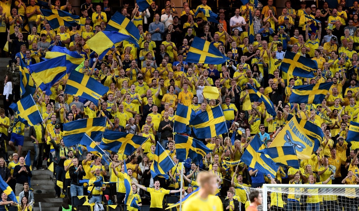 Det är dukat för fotbollsfest och elfte timmen lyckades Sverige säkra en biljett. Epoch Times sportchef Jonas Arnesen hoppas att inte höga förväntningar på laget ska förstöra feststämningen. Foto: Jonas Ekströmer/TT
