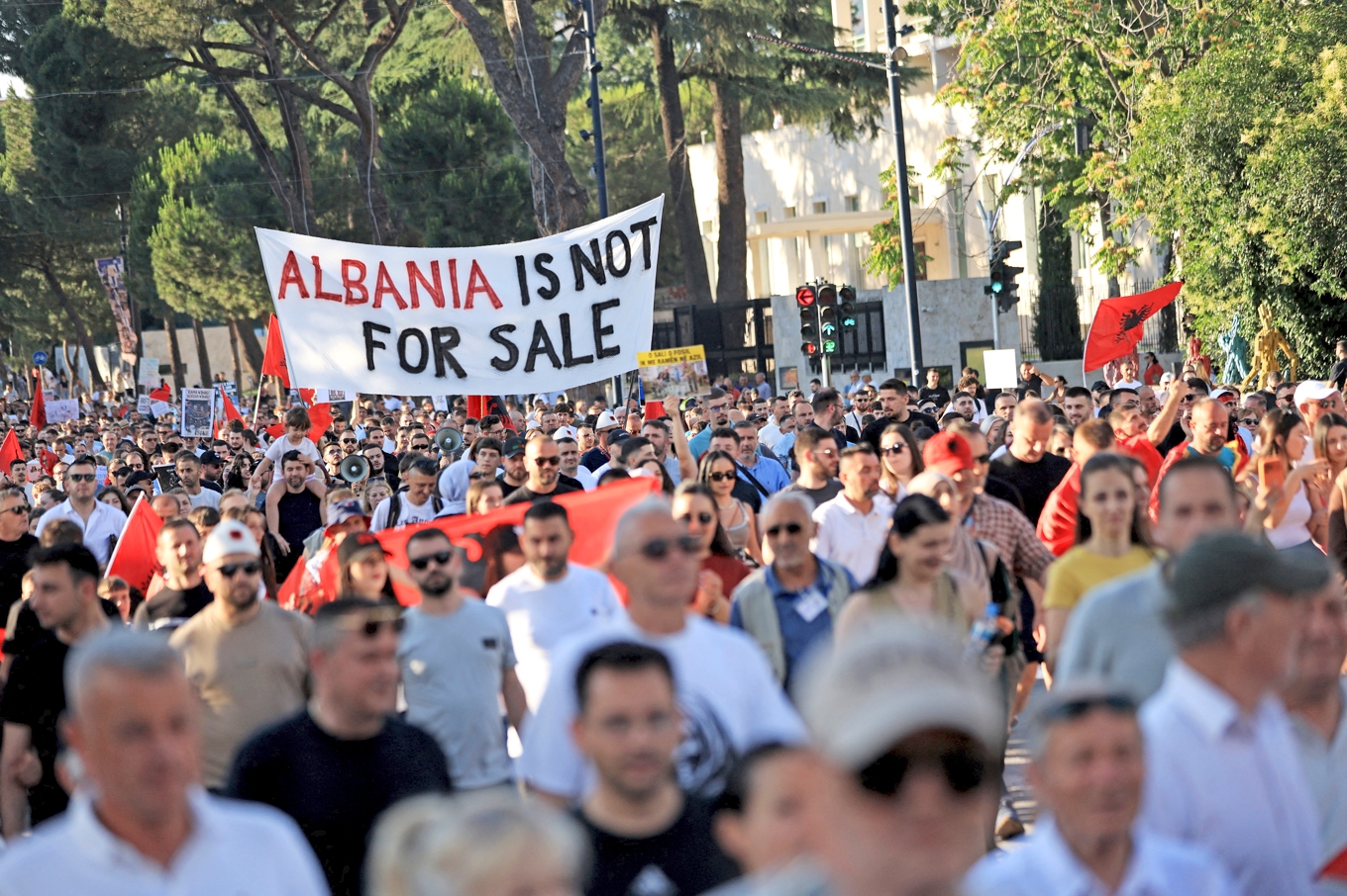 Proteströrelsen följer inte traditionella skiljelinjer utan är väldigt diversifierad. Foto: Adnan Beci/AFP/Getty Images