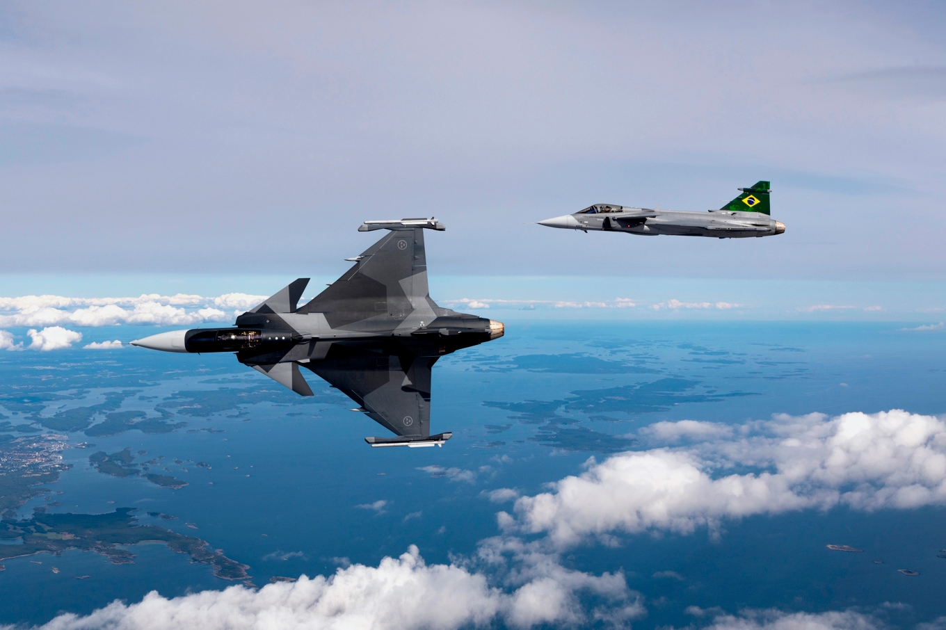 Nya Gripen E är redan i drift i Brasilien och snart i Sverige. Planet är ”länken” till framtidens stridsflyg. Foto: Linus Svensson/Saab