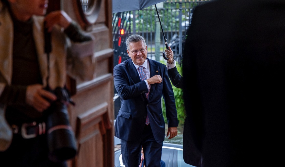EU:s handelskommissionär Maroš Šefčovič. EU går vidare med sina försök att balansera handeln med Kina. Foto: Christophe Petit Tesson/Pool/AFP via Getty Images