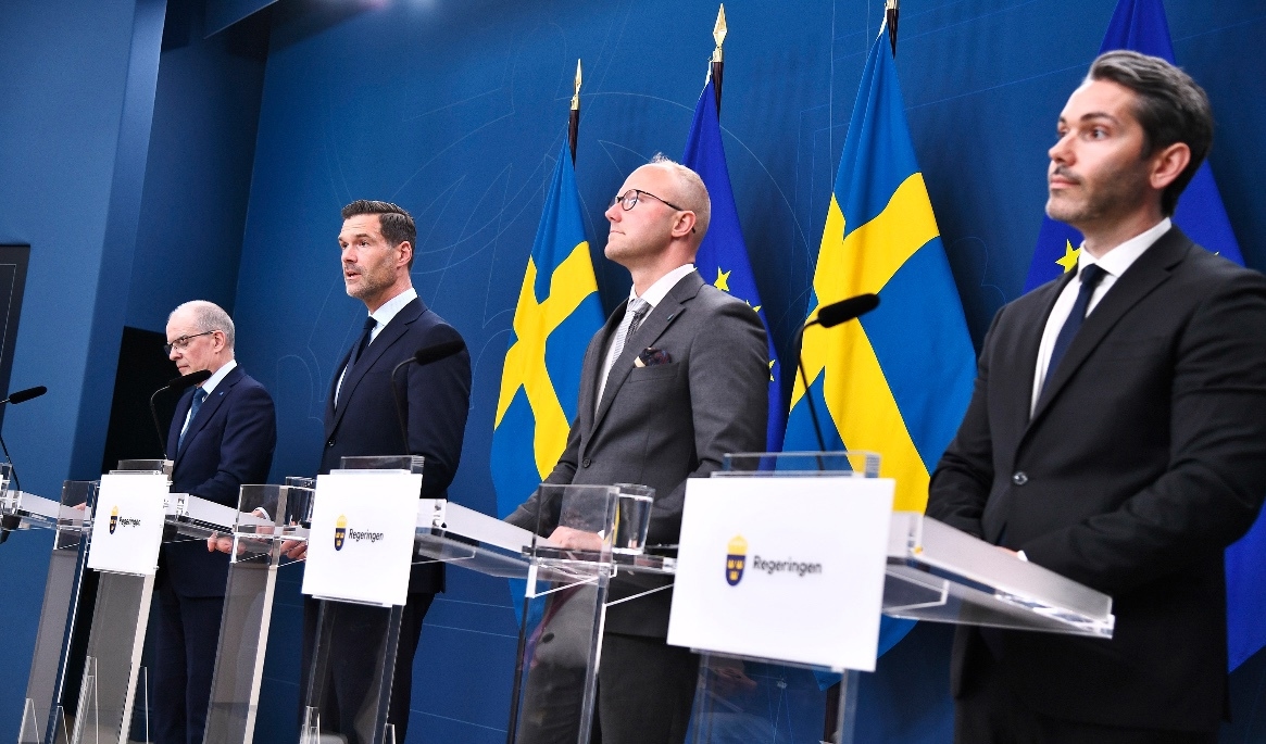Ingemar Kihlström (KD), Migrationsminister Johan Forssell (M), Ludvig Aspling (SD) och Patrik Karlson (L) under en pressträff på Rosenbad om de unga vuxna som hamnat i kläm och riskerar att utvisas på grund av lagändringar. Foto: Lars Schröder/TT