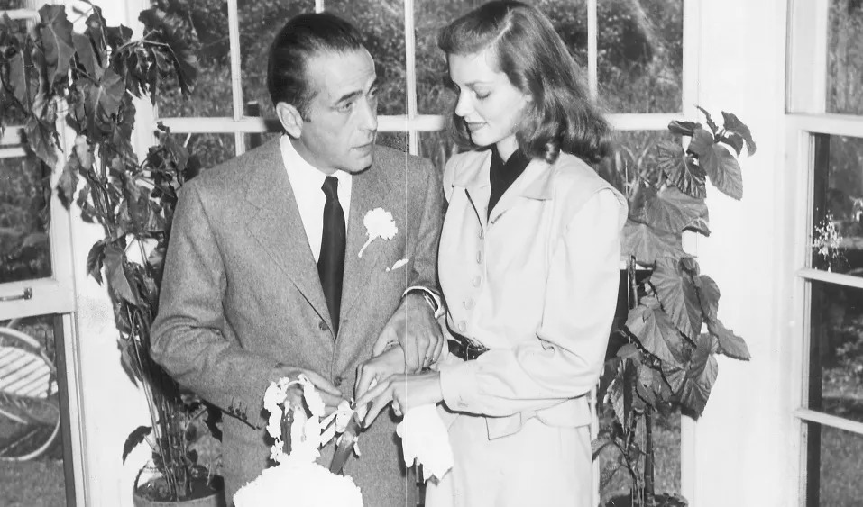 Humphrey Bogart och Lauren Bacall under sitt bröllop den 21 maj 1945. Foto: Hulton Archive/Getty Images