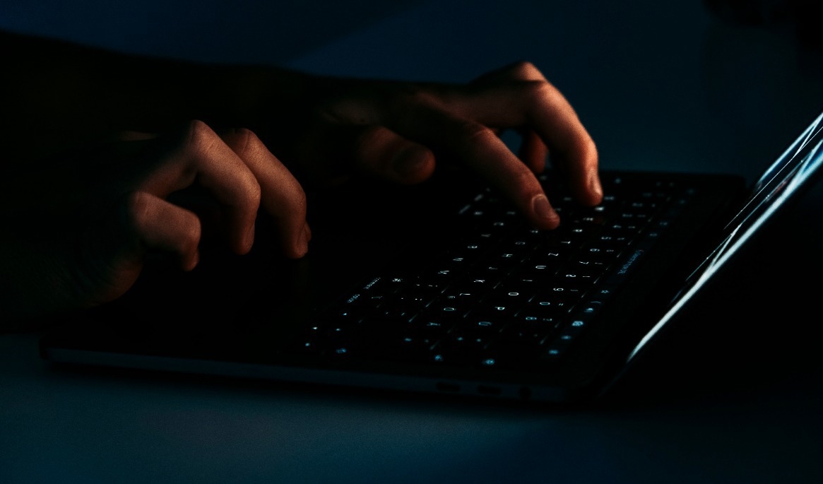 Många företag, myndigheter och organisationer blir utsatta för cyberattacker i Sverige. Foto: Moritz Kindler