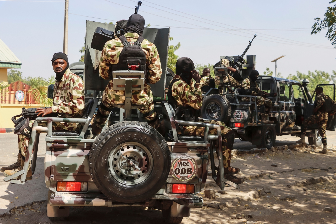 Nigerianska soldater i Maiduguri i delstaten Borno i Nigeria. I Maiduguri genomfördes i mars tre självmordsbombningar med 23 dödsoffer. Foto: Audu MARTE/AFP via Getty Images