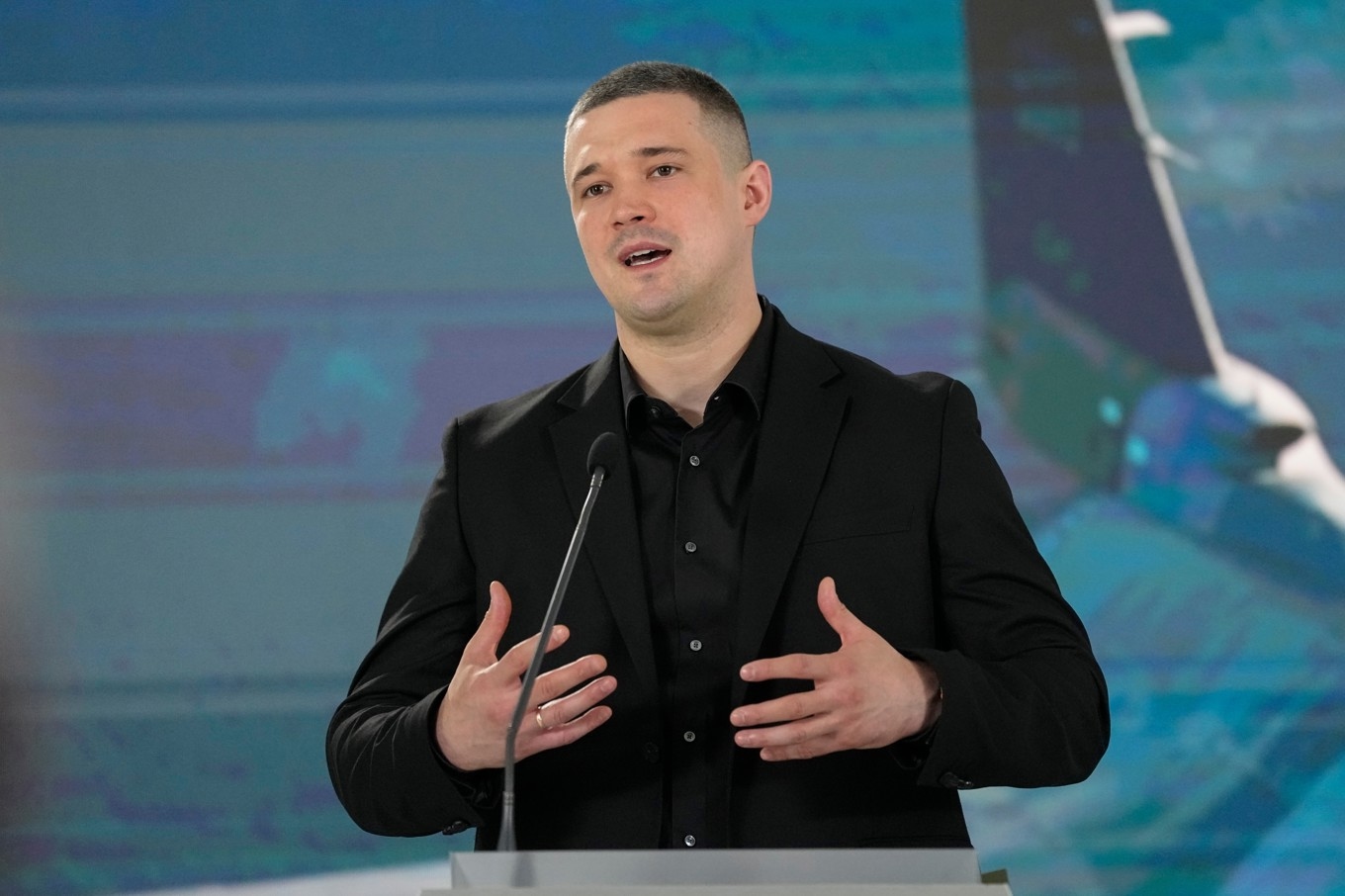 Ukrainas försvarsminister Mychajlo Fedorov under ett besök i Sverige på onsdagen. Foto: Efrem Lukatsky/AP/TT