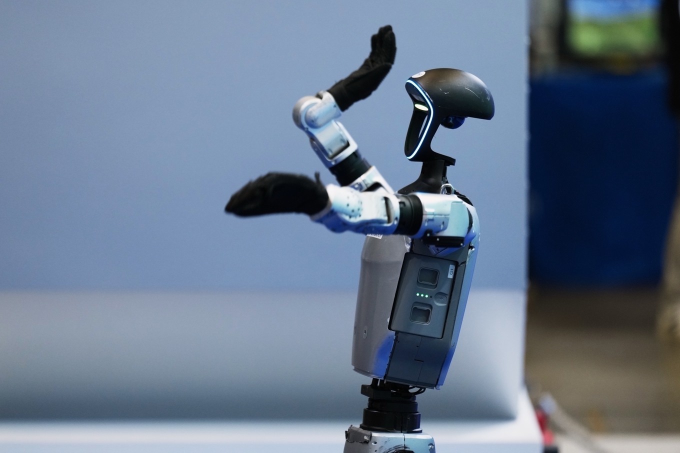 En humanoid robot dansar under en uppvisning i Chiba, Japan. Arkivbild. Foto: Hiro Komae /AP/TT