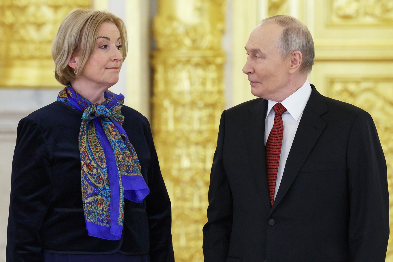 Sveriges ambassadör i Moskva, Christina Johannesson, med Rysslands president Vladimir Putin. Bild från januari 2026. Foto: Ramil Sitdikov/AP/TT