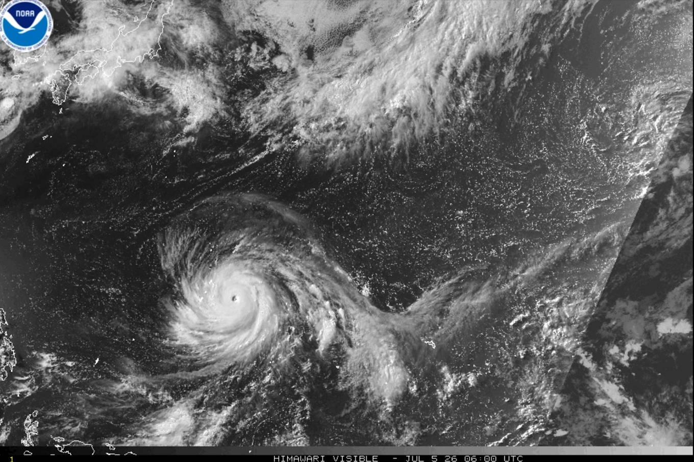 En satellitbild av tyfonen Bavi. Foto: USA:s vädermyndighet NOAA via AP/TT