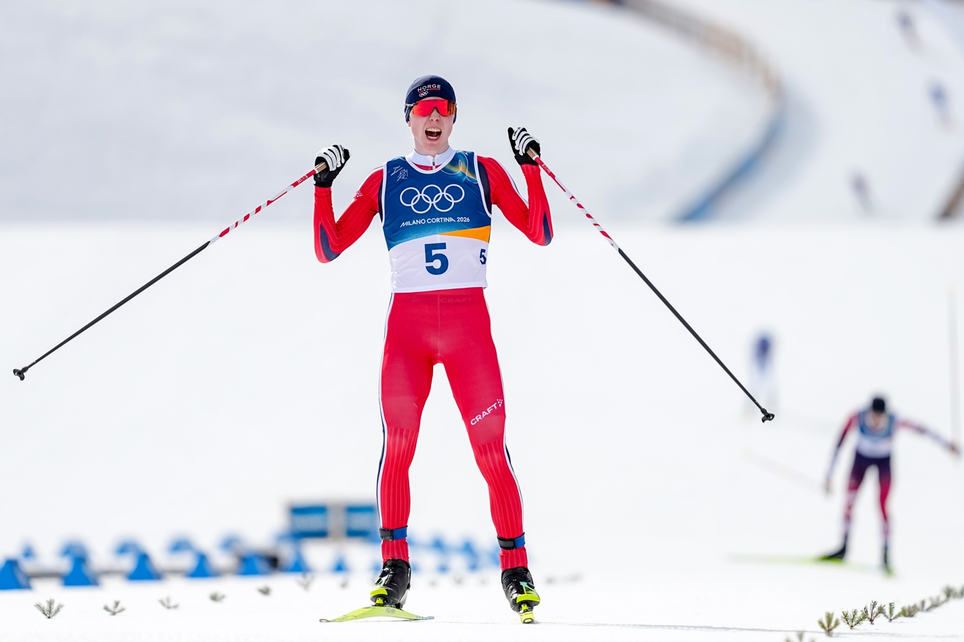 Norges Jens Luraas Oftebro jublar efter guldet i nordisk kombination i Italien 2026. Arkivbild. Foto: Matthias Schrader/AP/TT