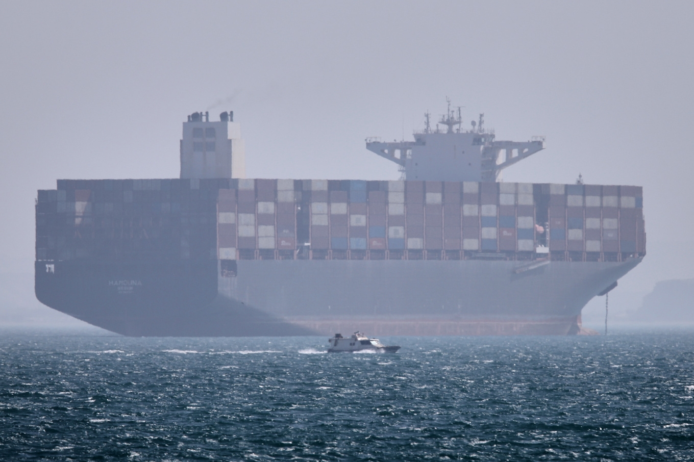 Trafiken genom Hormuzsundet skakas åter av strider mellan USA och Iran. Arkivbild. Foto: Amirhosein Khorgooi/AP/TT