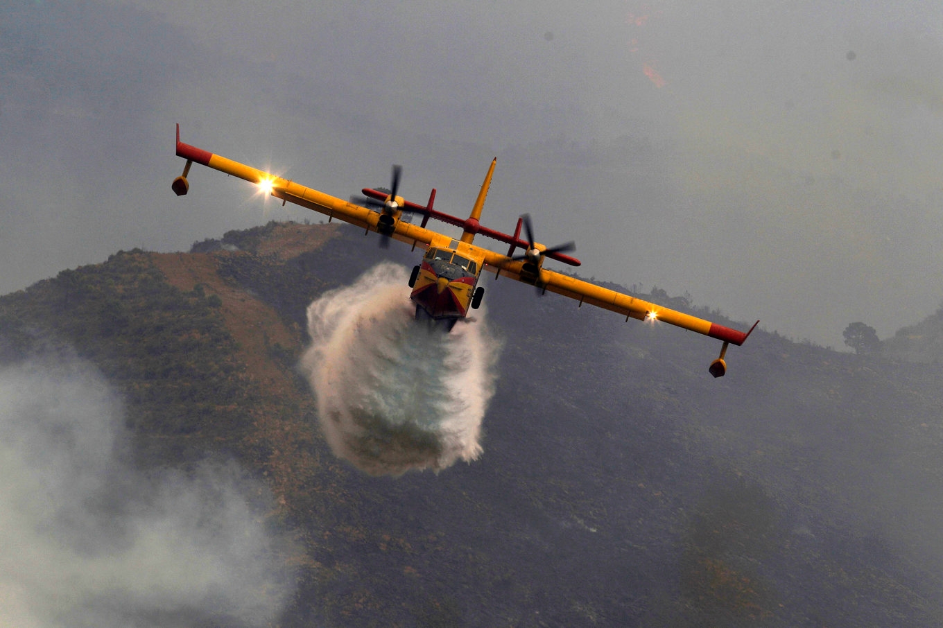 Spanskt brandbekämpningsflyg. Arkivbild. Foto: Sergio Torres/AP/TT