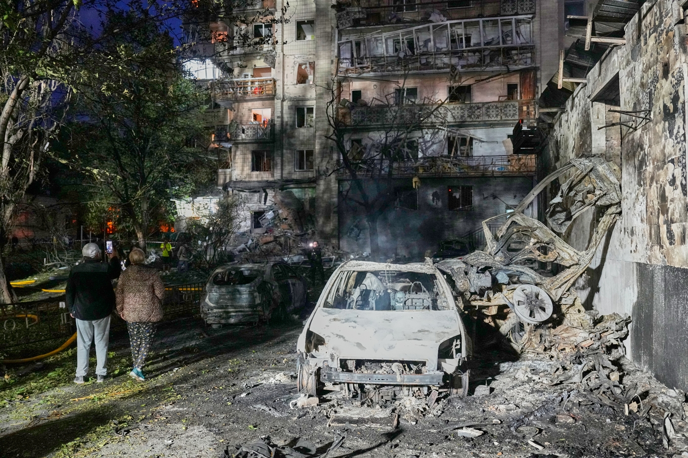 Förstörda kvarter i Kiev på söndagen. Foto: Efrem Lukatsky/AP/TT