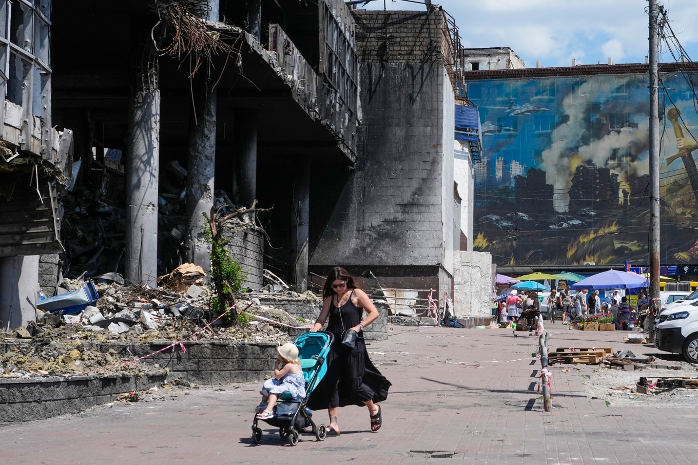 Krigshärjade Ukraina får IMF-stöd utbetalat. Arkivbild Foto: Efrem Lukatsky/AP/TT