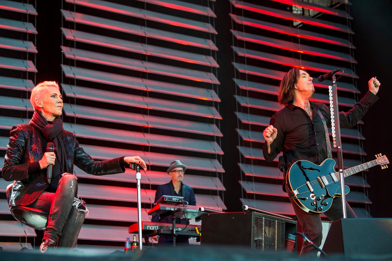 Marie Fredriksson och Per Gessle i Roxette under Sverigeturnén 2015. Foto: Suvad Mrkonjic/TT