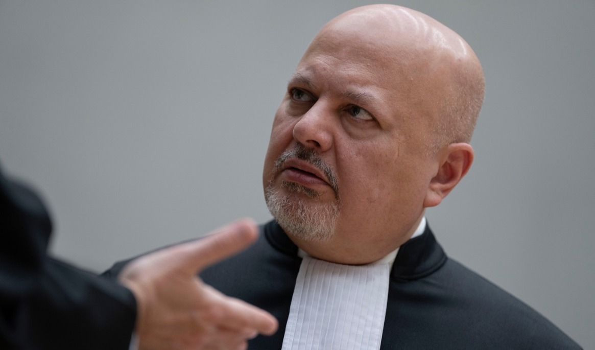 Internationella brottmålsdomstolens tidigare chefsåklagare Karim Khan. Arkivbild. Foto: Peter Dejong/Pool via AP/TT