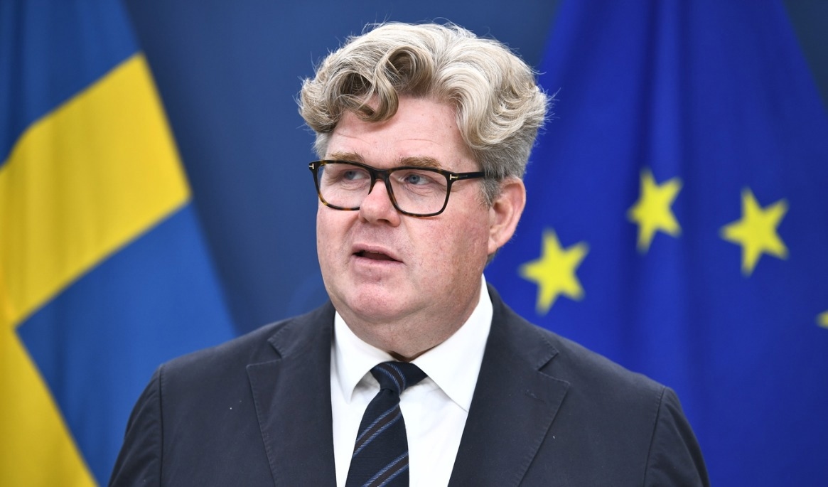 Justitieminister Gunnar Strömmer (M) säger att regeringen och svenska myndigheter fortsätter att samarbeta med andra länder för att tongivande kriminella aktörer som befinner sig utomlands ska gripas och lagföras. Arkivbild. Foto: Lars Schröder/TT