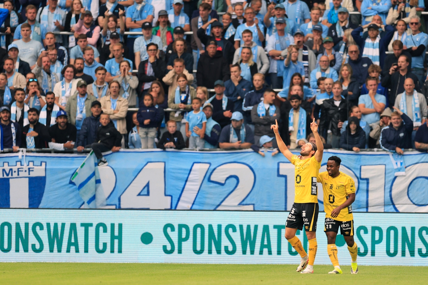 Arber Zeneli firar sitt 0–1-mål. Foto: Andreas Hillergren/TT