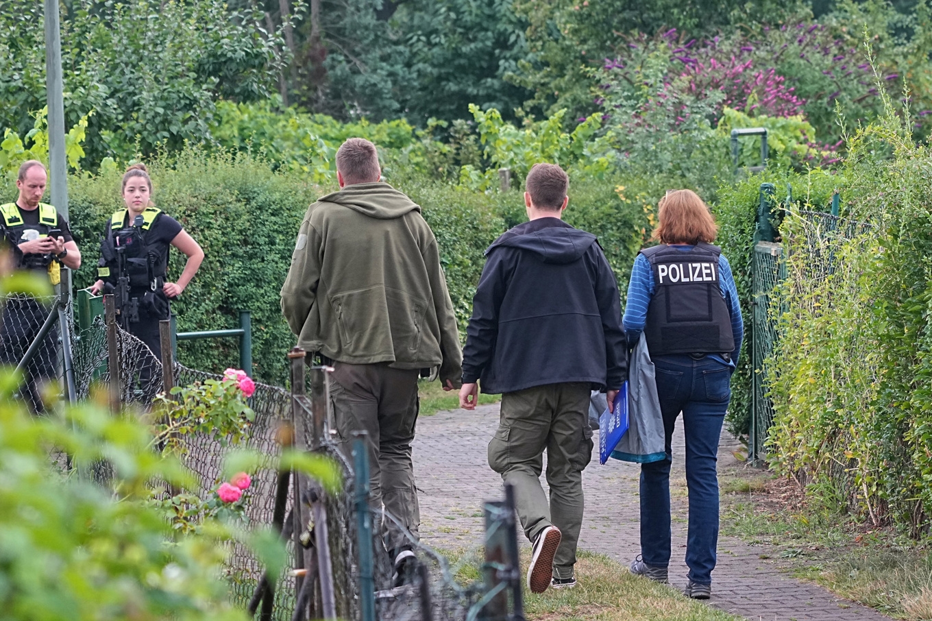 Koloniområdet i Spandau där den misstänkte mannen sköts ihjäl av polis på söndagen. Foto: Michael Kappeler/AP/TT