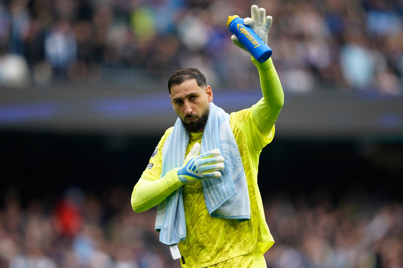 Om Manchester City-målvakten Gianluigi Donnarumma kräver behandling på planen får tränaren Enzo Maresca utse en utespelare som är indisponibel i en minut efter att spelet återupptagits. Arkivbild. Foto: Dave Thompson/AP/TT
