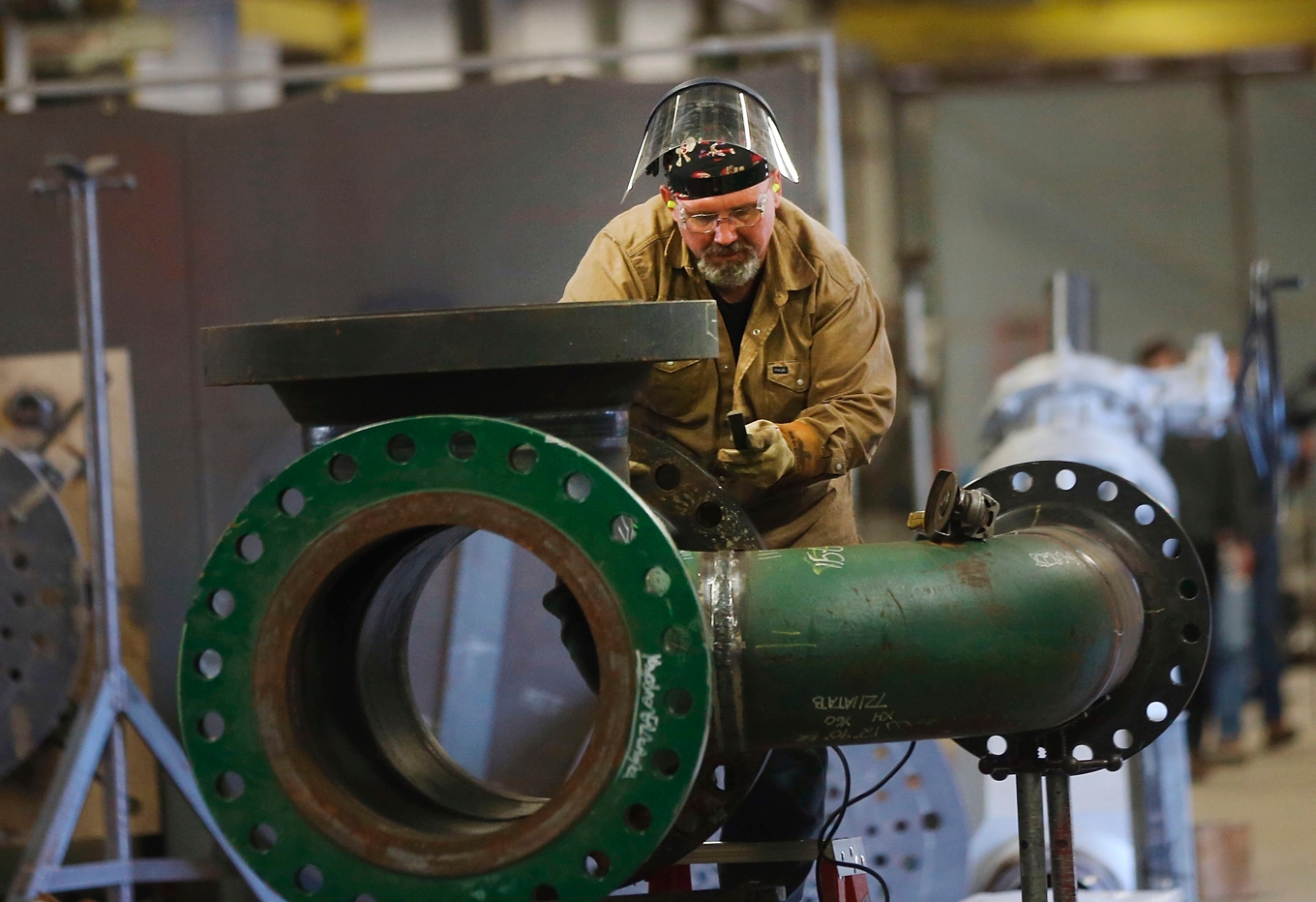 Rörtillverkning på Pioneer Pipe i Marietta, Ohio. Företaget levererar produkter till olje- och gasindustrin. FOTO: Spencer Platt/Getty Images