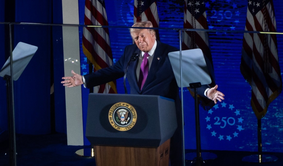 Inger Enkvist frågar sig om det går att säga något positivt om USA:s president Donald Trump. Här talar han vid Mount Rushmore den 3 juli vid nationens 250-årsjubileum. Foto: John Fredricks