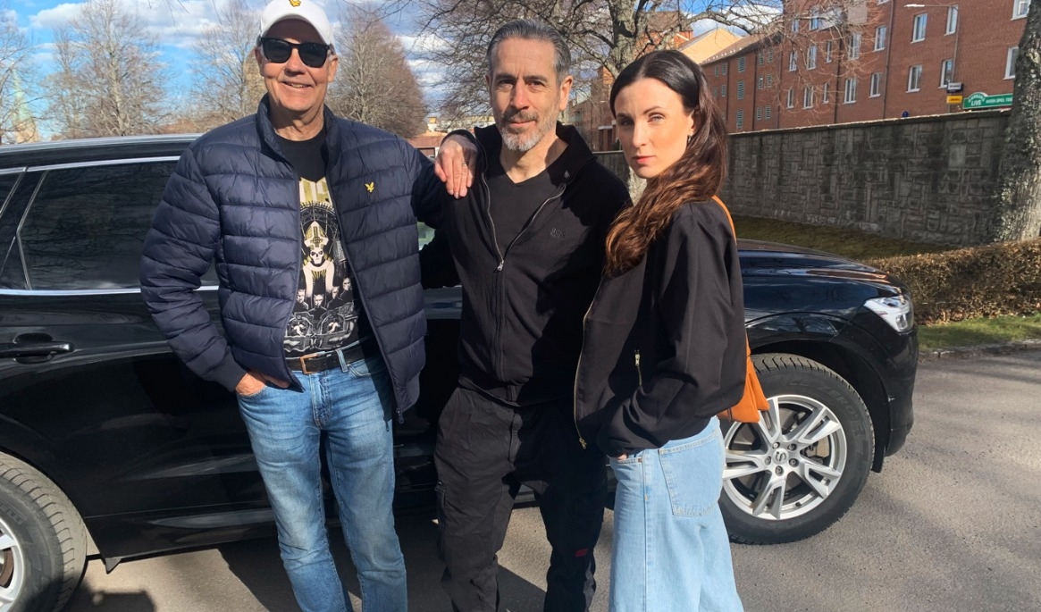 Skådespelarna Jimmy Uller, Ola Rapace och Sandra Thulin vid minneslunden i Linköping. Foto: Kjell Törnlund