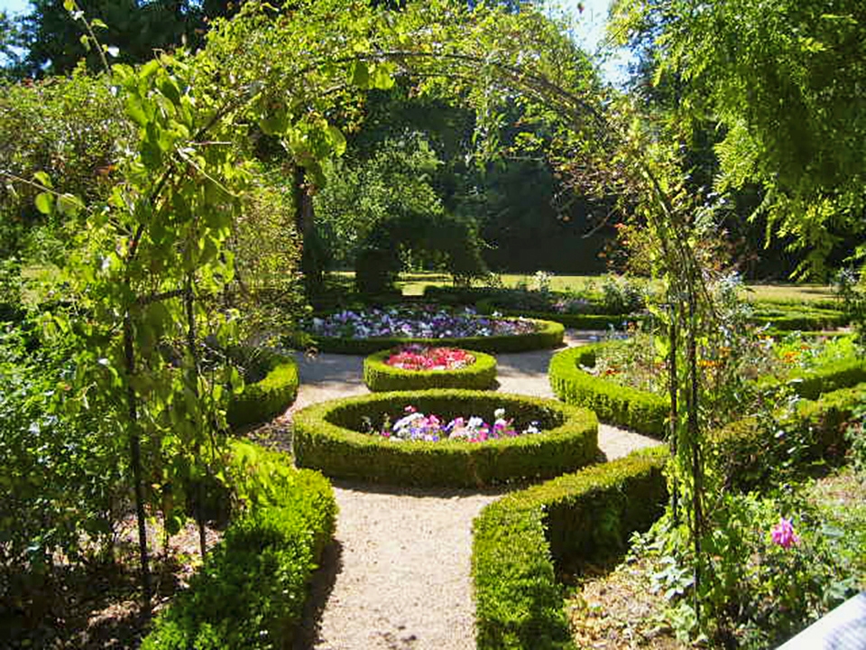 Vy över ingången till trädgården på godset Nohant. Foto: Siefkin DR/wikimedia commons