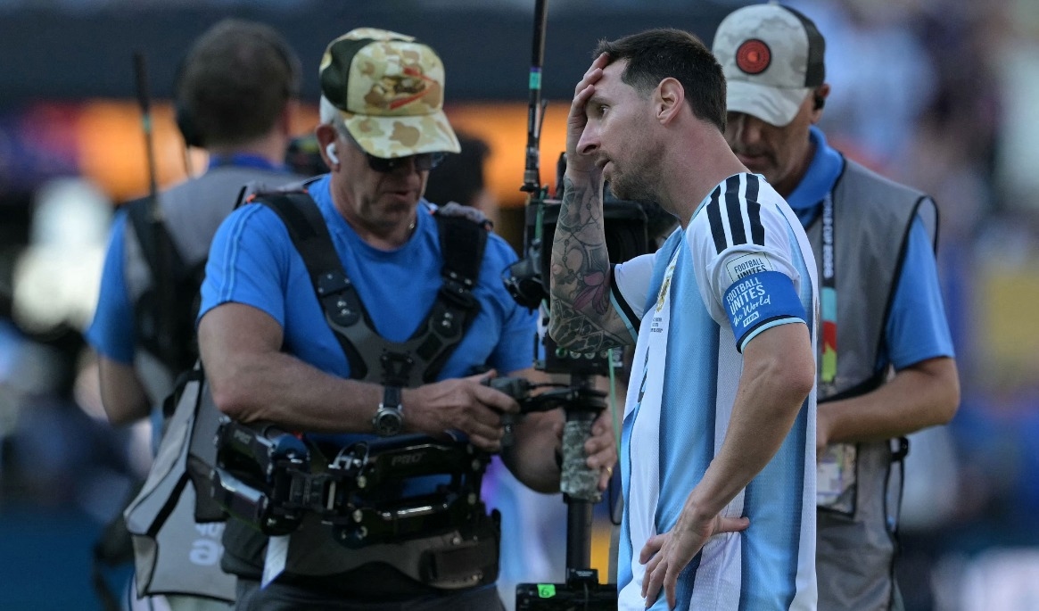 Lionel Messi reagerar efter att Spanien vunnit VM-finalen den 19 juli. Foto: Juan Mabromata/AFP via Getty Images