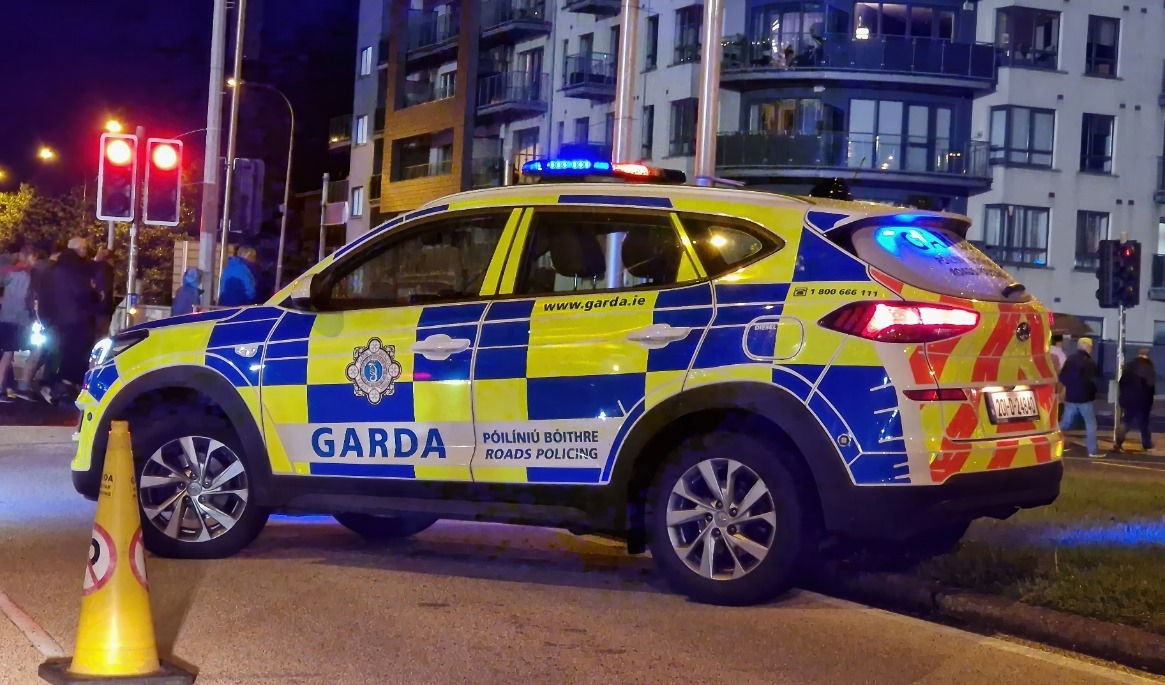 Polis i Irland jagar en person som misstänks ha mördat en amerikansk kvinna. Foto: Ross Mahon/Shutterstock