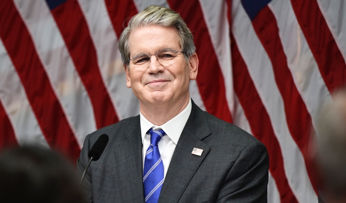 USA:s finansminister Scott Bessent vill isolera Iran fullständigt genom att införa sanktioner mot de länder som samarbetar med regimen i Teheran. Foto: Magnus Lejhall/TT